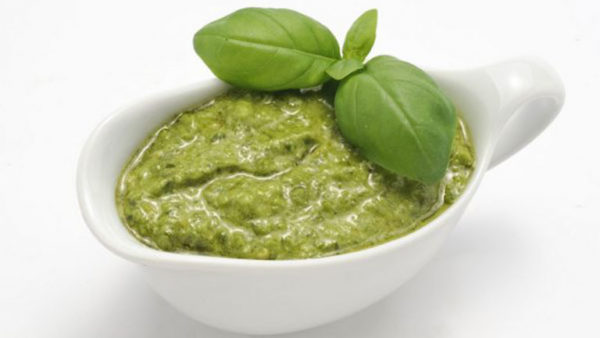 Comment réaliser une sauce pesto maison ?