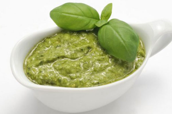 Comment réaliser une sauce pesto maison ?