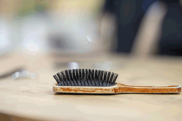 Comment nettoyer sa brosse à cheveux ?